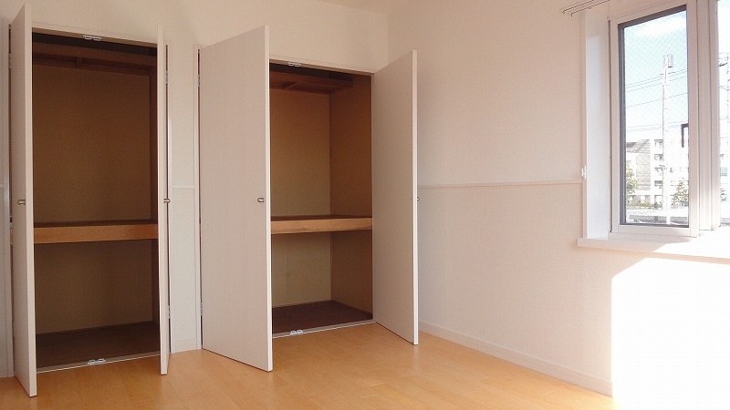 収納　洋室5.4帖のお部屋にある収納スペースです☆高さがある収納ス