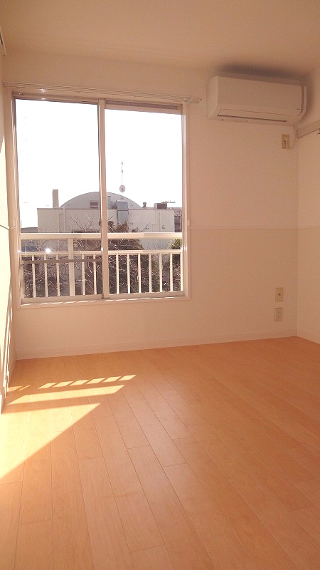 その他設備　洋室のお部屋それぞれにエアコンが設置されています☆暑い夏や寒