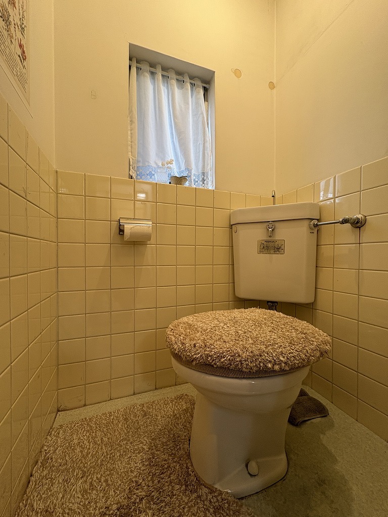 トイレ　※家具、照明、小物は申し込みが入ったあと撤去いたします。