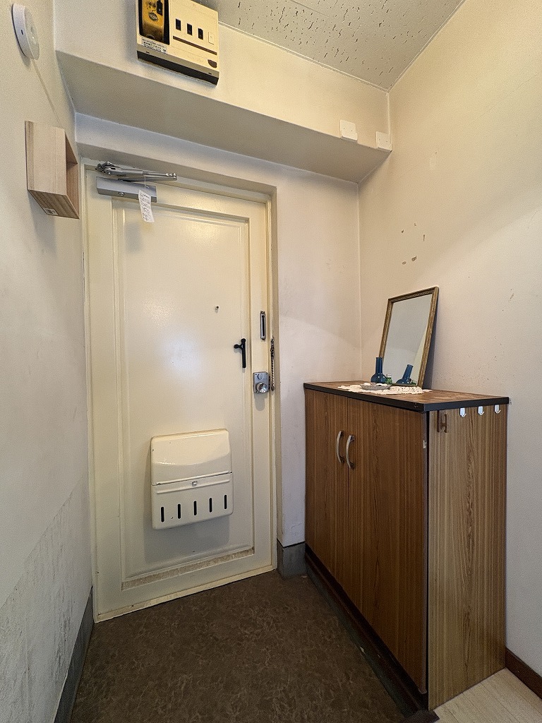 玄関　※家具、照明、小物は申し込みが入ったあと撤去いたします。