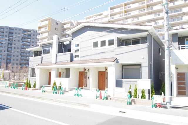 建物外観　★駅に近く通り沿いに立地★