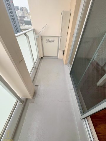 バルコニー　アイボリーポワント難波WEST