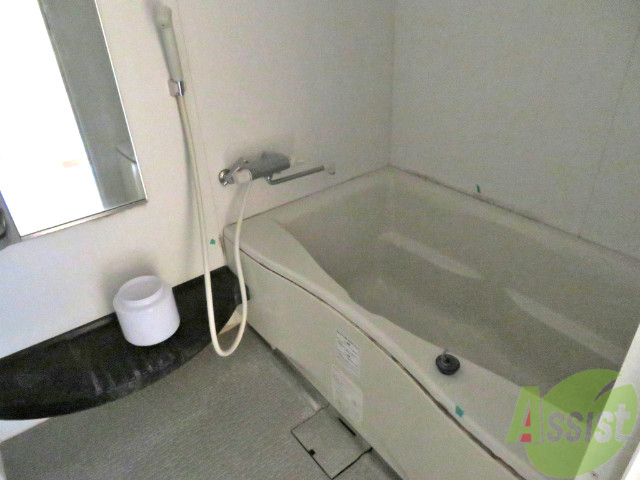 バス・シャワールーム　こちらはお風呂。一日の疲れをここで癒してください。