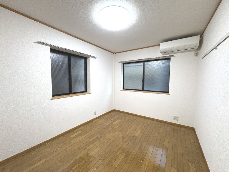 その他部屋・スペース　２面採光の洋室です。