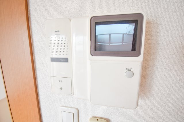 セキュリティ　TVモニターホンは安心ですね。誰か確認してから開けて下さいね