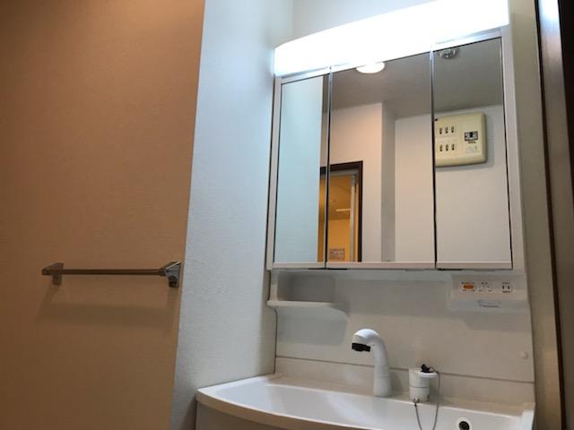 洗面設備　洗面三面鏡