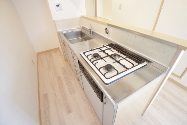 キッチン　※別号室参考写真の為現状優先となります