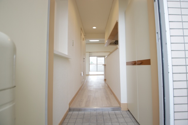 玄関　※別号室参考写真の為現状優先となります