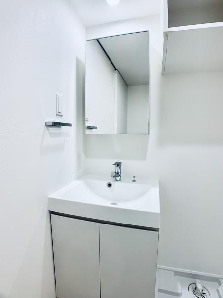 洗面設備　スペースが確保できる洗面所です