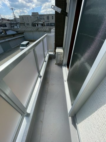 バルコニー　外からの目が気にならないバルコニーで洗濯物が干せます
