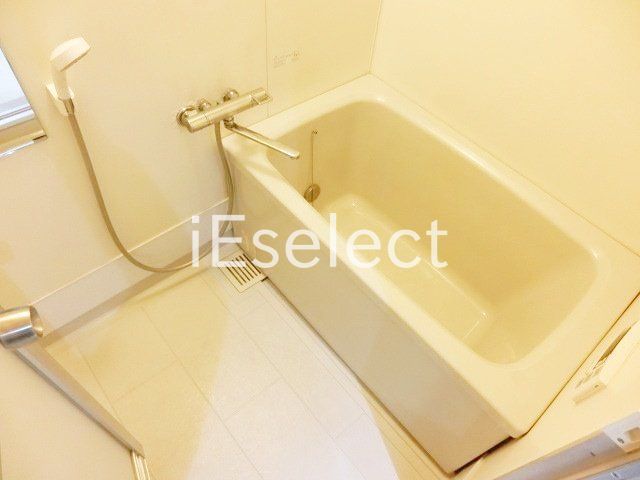 バス・シャワールーム　追い焚き機能付きの広々バスルーム