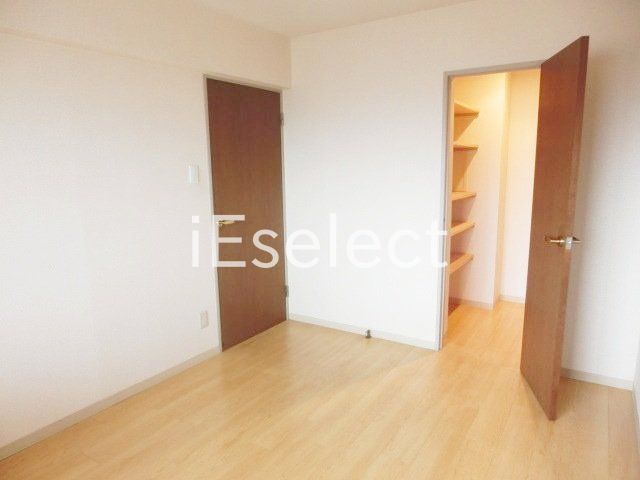 居室・リビング　6帖の洋室です