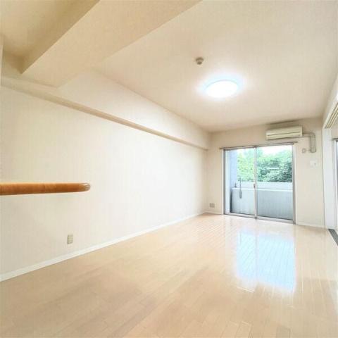 居室・リビング　室内