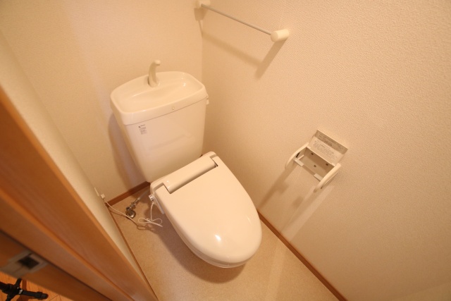 トイレ　※別室の参考写真の為、現況優先です。