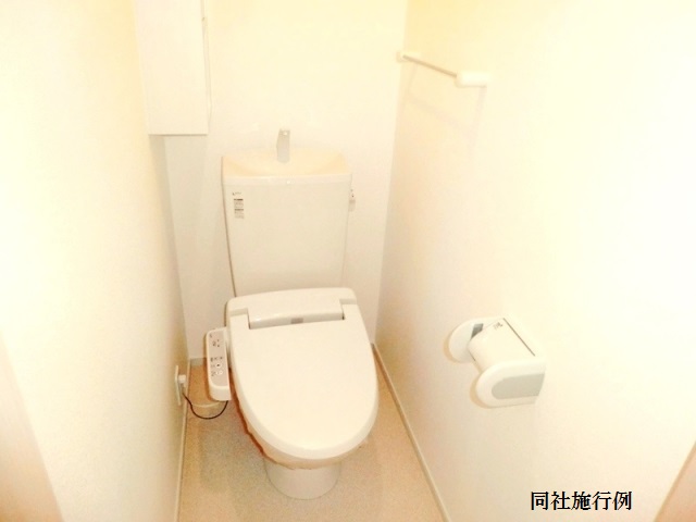 トイレ　温水洗浄便座機能付き♪