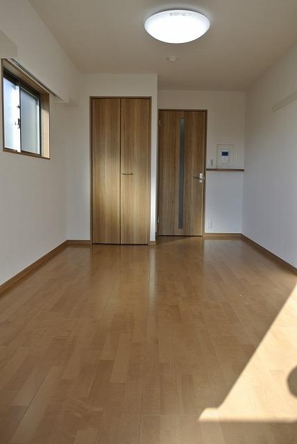 居室・リビング　☆明るい洋室☆