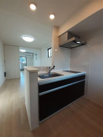 キッチン　コンパクトなキッチンで掃除もラクラク