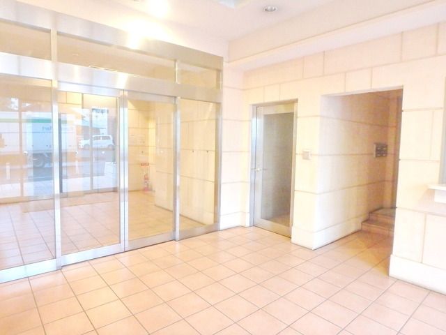 エントランス　★オートロック・エレベーター・宅配BOX完備★