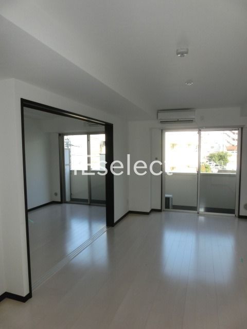 居室・リビング　12.4帖のＬＤＫからのお部屋です