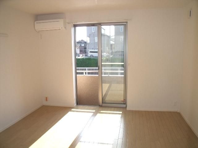 居室・リビング　明るい室内