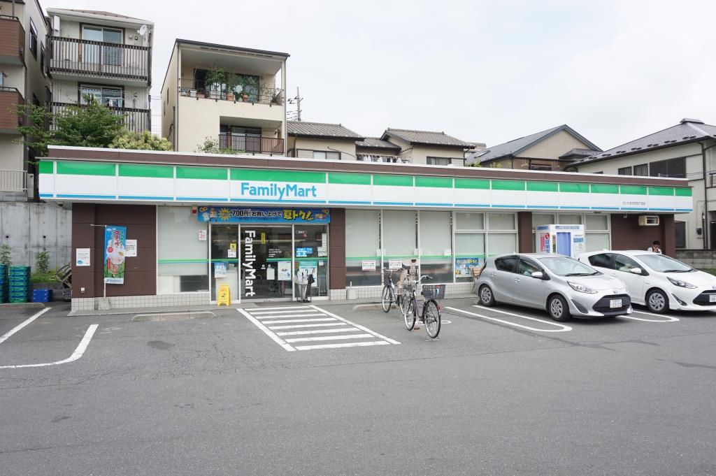コンビニ　ファミリーマート さいたま大戸四丁目店（コンビニ）まで653m