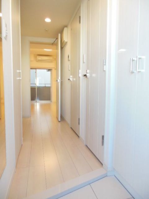 玄関　同物件別部屋写真