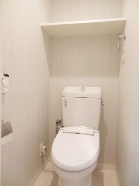 トイレ　同物件別部屋写真