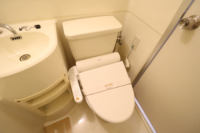 トイレ　温水洗浄暖房便座