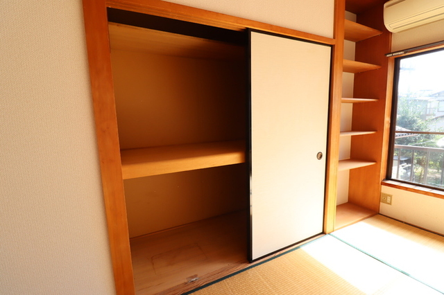 収納　押入
