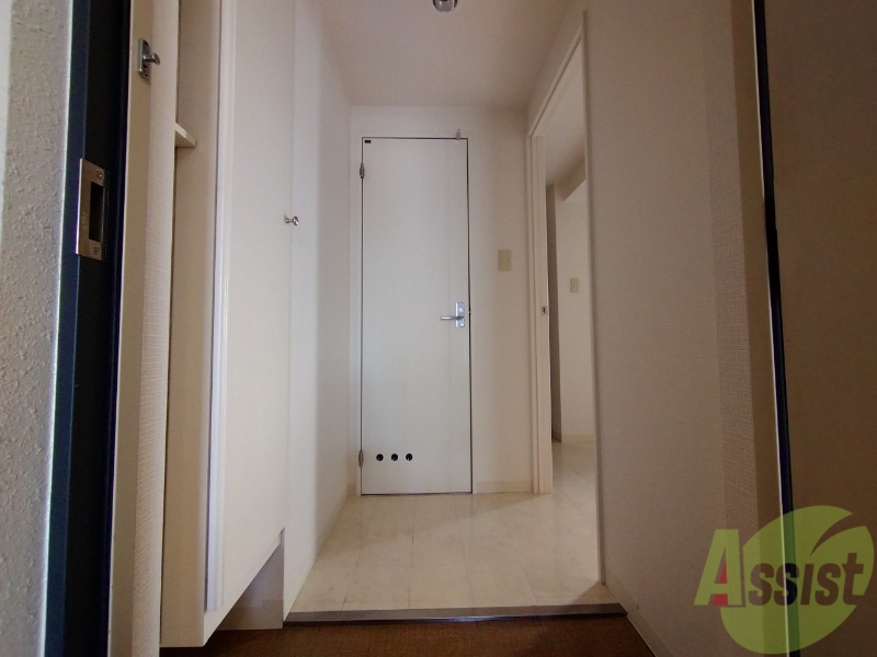 玄関　玄関です。白を基調としていて清潔感があります！