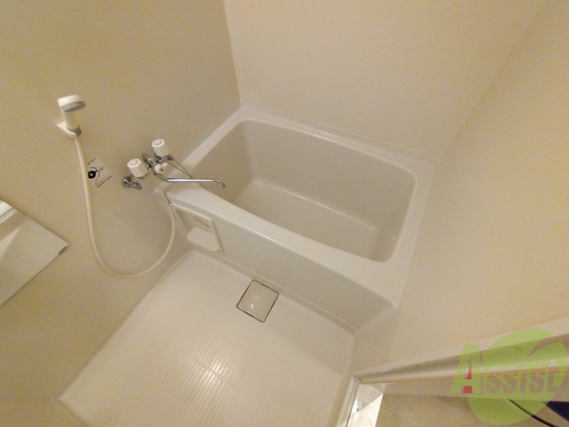 バス・シャワールーム　お風呂です。ゆっくりお風呂につかるのも体に良いですね！