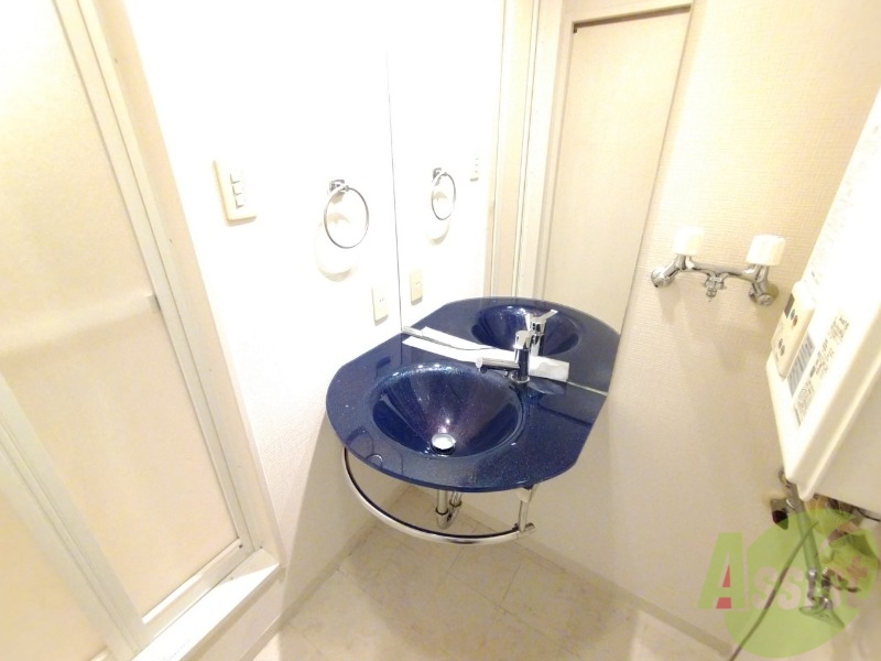 洗面設備　こちらに独立洗面台があります。朝の洗顔はこちらで。