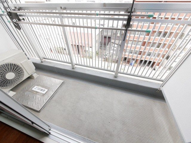 バルコニー　外からの目が気にならないバルコニーで洗濯物が干せます