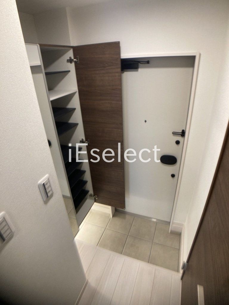 玄関　大容量のシューズボックス付き！便利なボックス下収納スペース