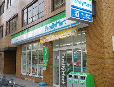 コンビニ　ファミリーマート湯島三丁目店（コンビニ）まで209m