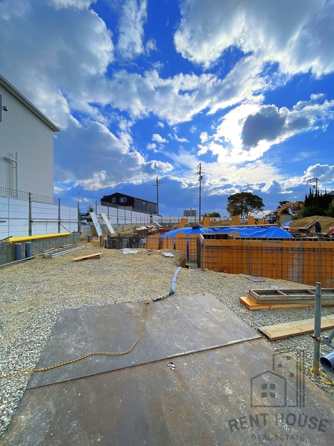 駐車場　外観（建設中）