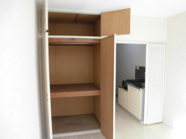 収納　室内に収納があります。お布団も入る大きさです。