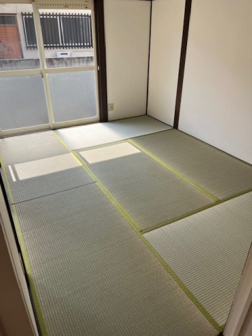 居室・リビング　畳の上でゆっくりとくつろげる和室です