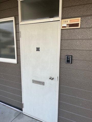 玄関　収納もある玄関です