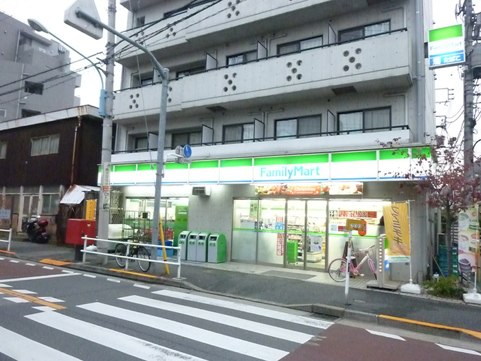 コンビニ　ファミリーマート（コンビニ）まで182m