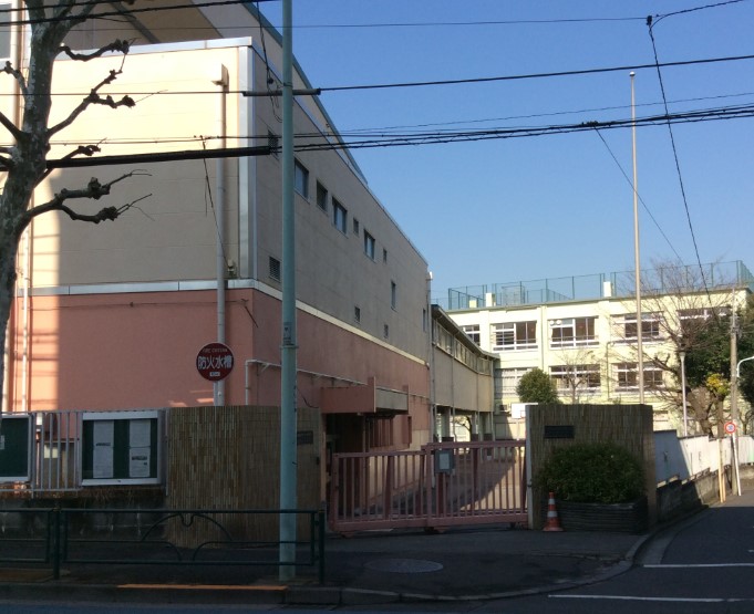 中学校　渋谷区立笹塚中学校（中学校）まで380m