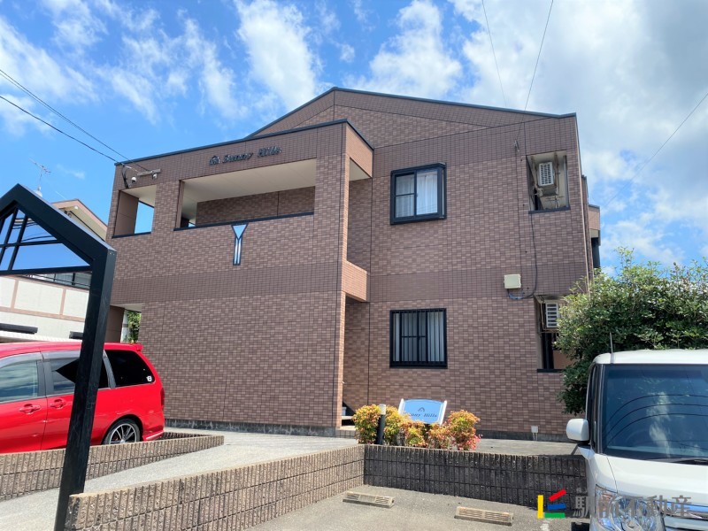 建物外観　2階建ての物件