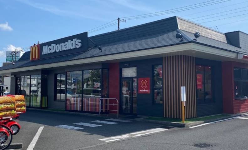 飲食店　マクドナルド１６号橋本ＴＳ店（飲食店）まで553m