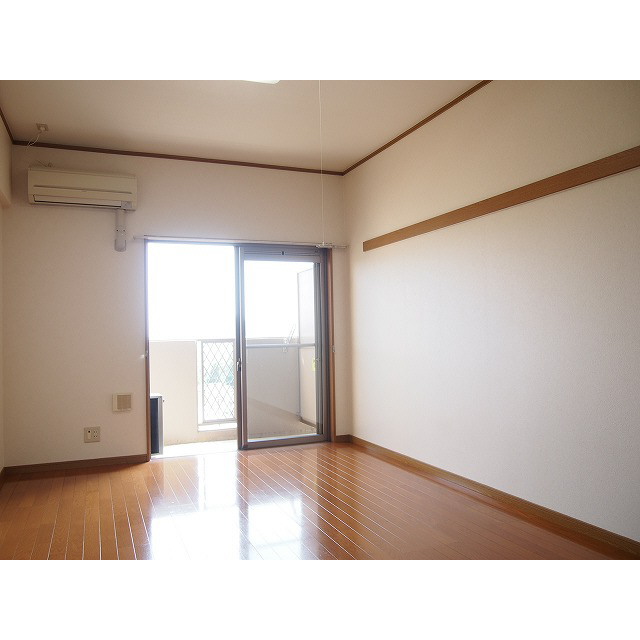 居室・リビング　洋室７．３帖　ハンガー掛け◎