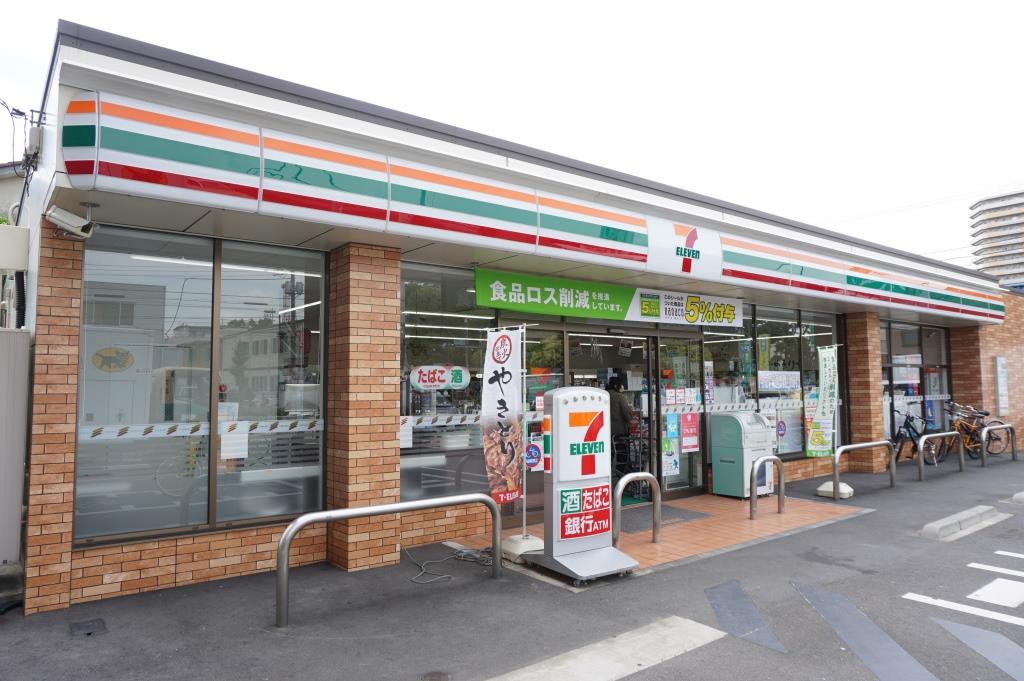 コンビニ　セブンイレブン 足立六月3丁目店（コンビニ）まで304m