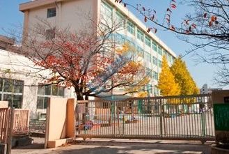中学校　江戸川区立東葛西中学校（中学校）まで290m