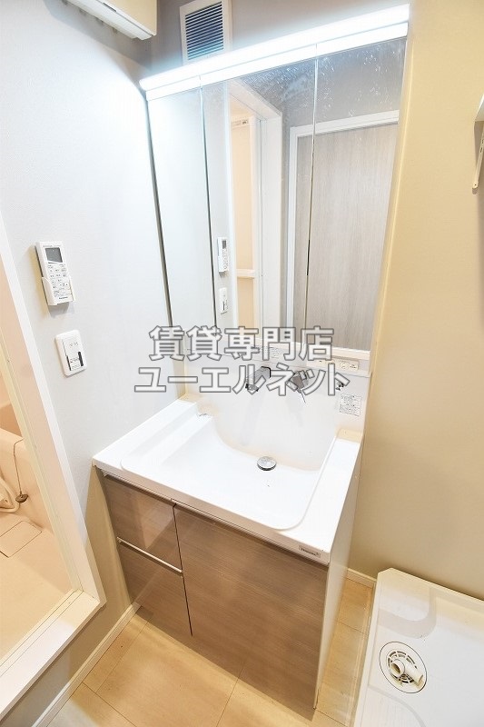 洗面設備　シャワー付洗面台