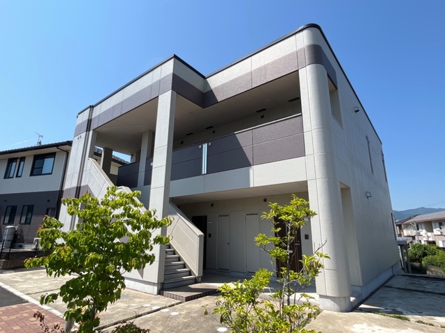 建物外観　インターネット使用無料◇駐車場も無料で使用可能◎