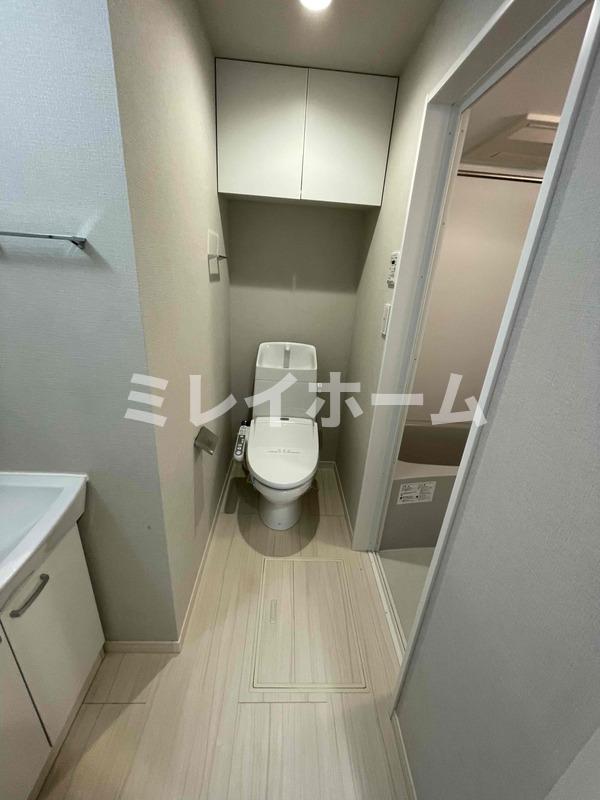 玄関　同建物内、別のお部屋の参考写真になります。