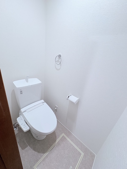 トイレ　★トイレは温水洗浄便座付き★